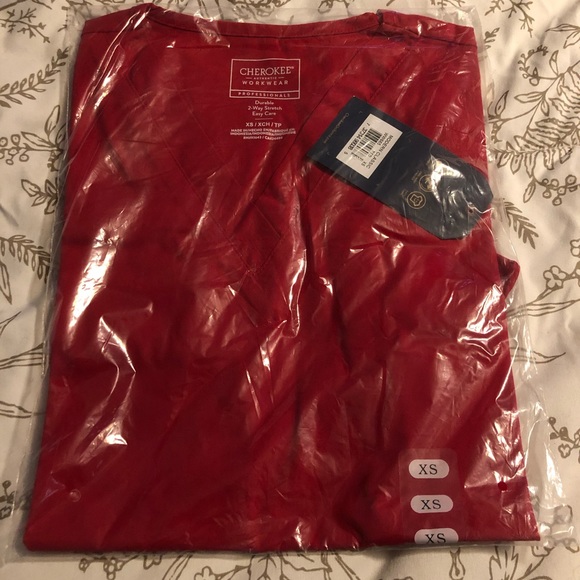 Cherokee Other - Cherokee workwear red scrub top - Sz extra small